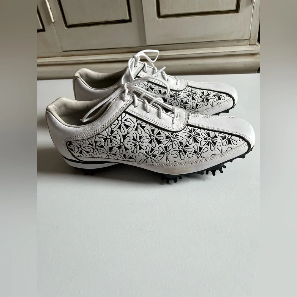 Women’s FootJoy LoPro Golf Shoes White Black Leather Daisy Floral 97060 8.5